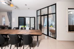 רון וילאג בוטיק 19