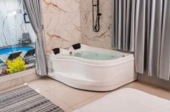 רון וילאג בוטיק 26