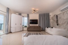 רון וילאג בוטיק 35