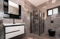 רון וילאג בוטיק 43