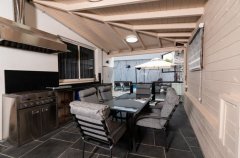 רון וילאג בוטיק 17