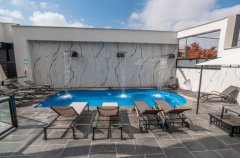 רון וילאג בוטיק 15