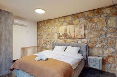 אחוזת האלונים 13