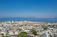 אחוזת התכלת 16