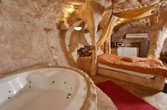 אצלנו בחצר 12