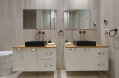 אואזיס פאלאס 44