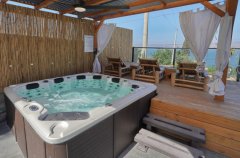 אואזיס פאלאס 24