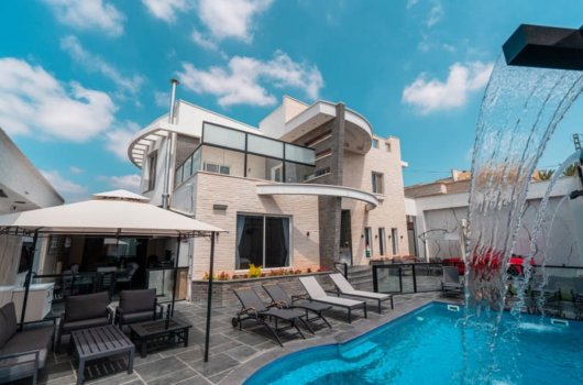 רון וילאג בוטיק